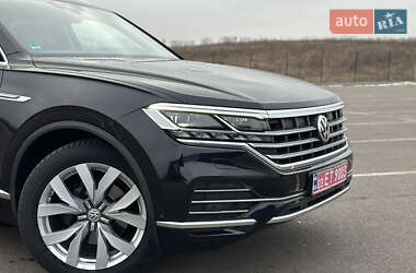 Позашляховик / Кросовер Volkswagen Touareg 2019 в Рівному