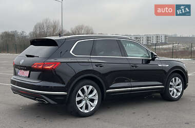 Позашляховик / Кросовер Volkswagen Touareg 2019 в Рівному