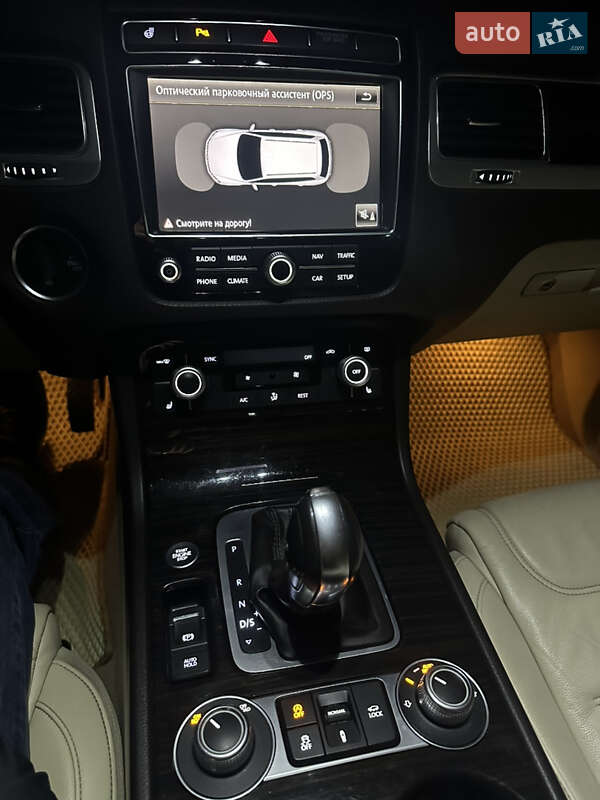 Внедорожник / Кроссовер Volkswagen Touareg 2015 в Харькове
