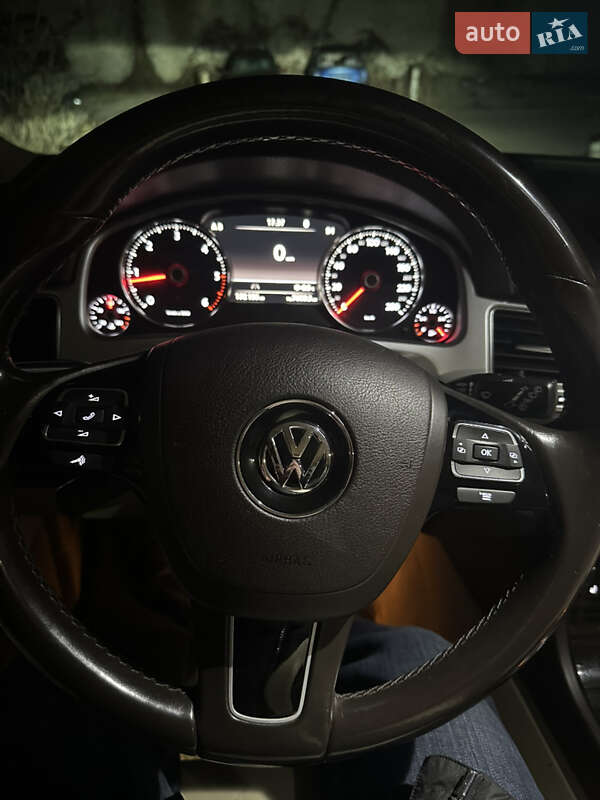 Внедорожник / Кроссовер Volkswagen Touareg 2015 в Харькове