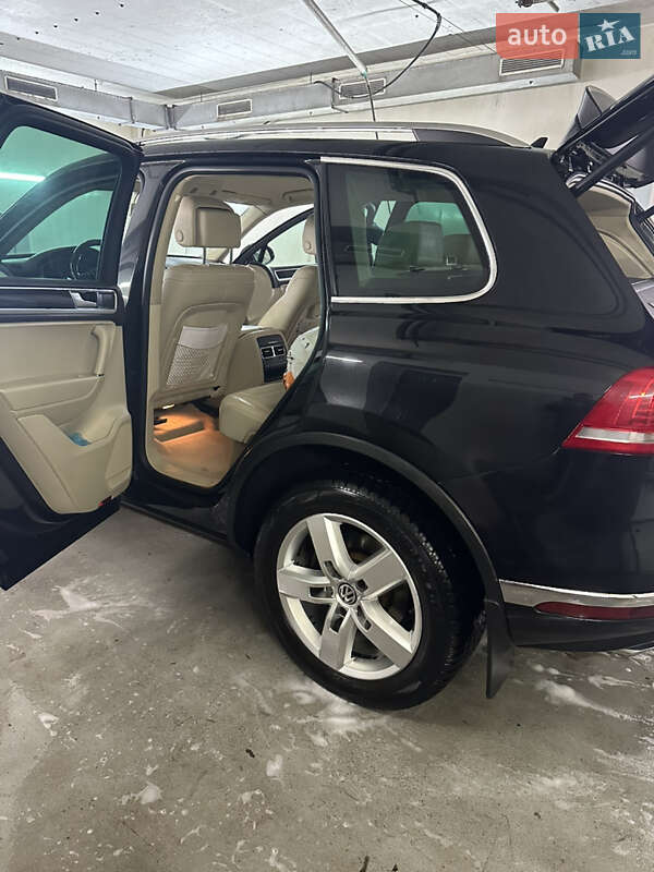 Внедорожник / Кроссовер Volkswagen Touareg 2015 в Харькове