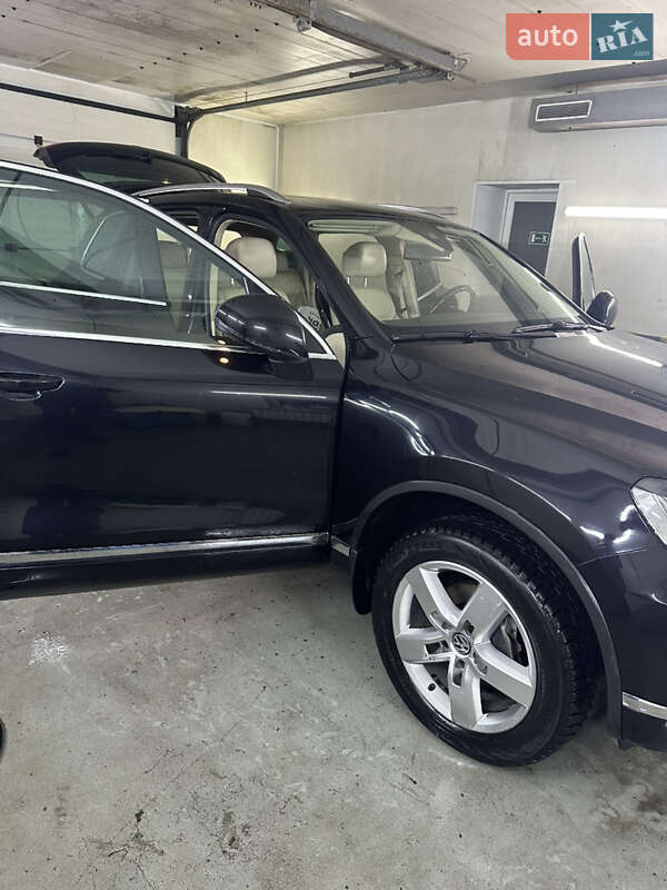 Внедорожник / Кроссовер Volkswagen Touareg 2015 в Харькове