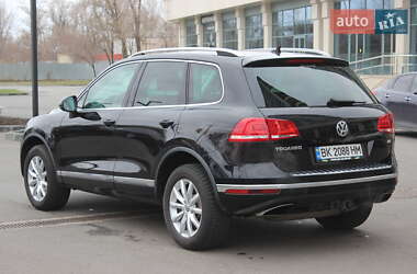 Внедорожник / Кроссовер Volkswagen Touareg 2015 в 