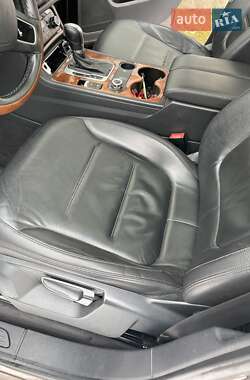 Внедорожник / Кроссовер Volkswagen Touareg 2013 в 