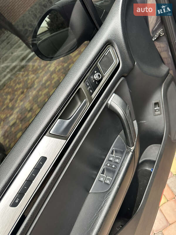 Внедорожник / Кроссовер Volkswagen Touareg 2010 в Днепре
