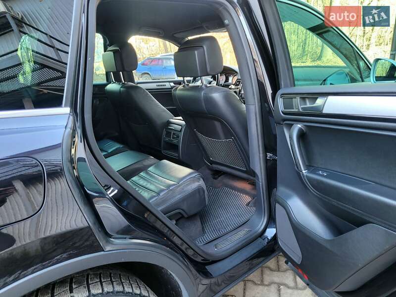 Внедорожник / Кроссовер Volkswagen Touareg 2013 в Хмельницком