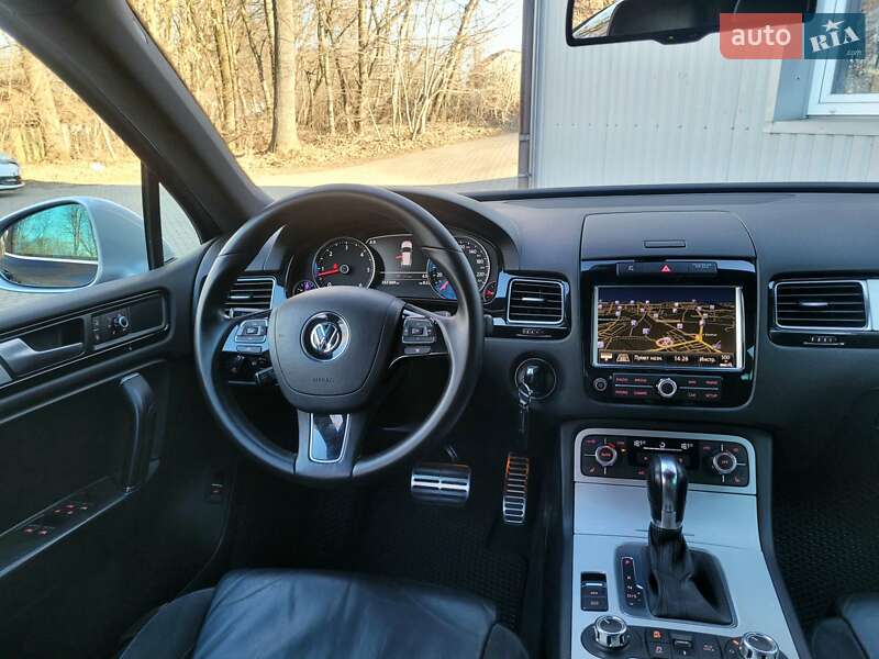 Внедорожник / Кроссовер Volkswagen Touareg 2013 в Хмельницком
