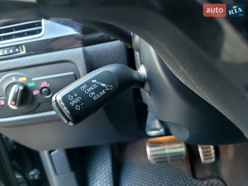 Внедорожник / Кроссовер Volkswagen Touareg 2013 в Хмельницком