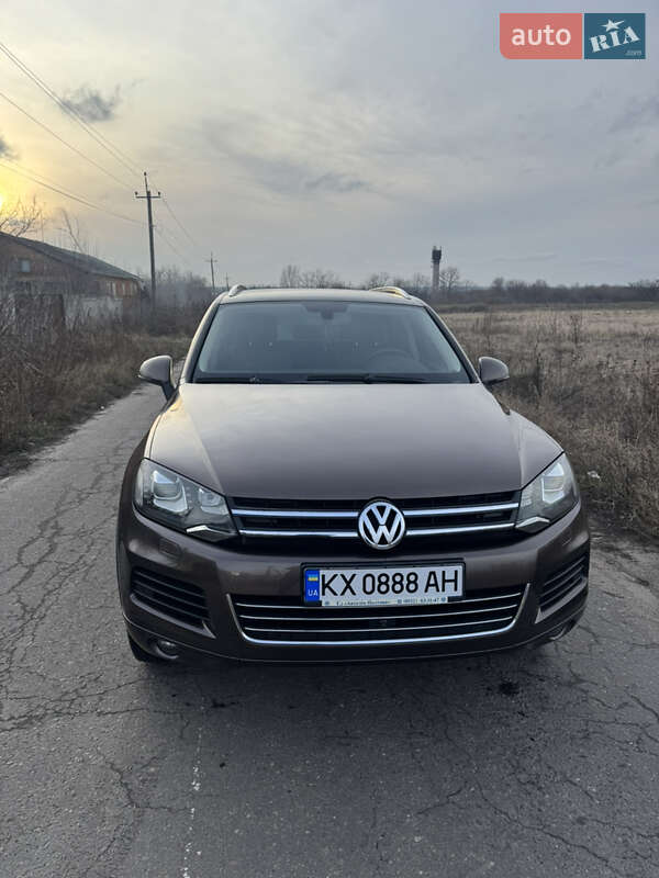 Внедорожник / Кроссовер Volkswagen Touareg 2012 в Змиеве
