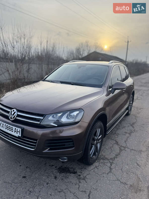 Внедорожник / Кроссовер Volkswagen Touareg 2012 в Змиеве
