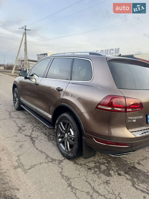 Внедорожник / Кроссовер Volkswagen Touareg 2012 в Змиеве