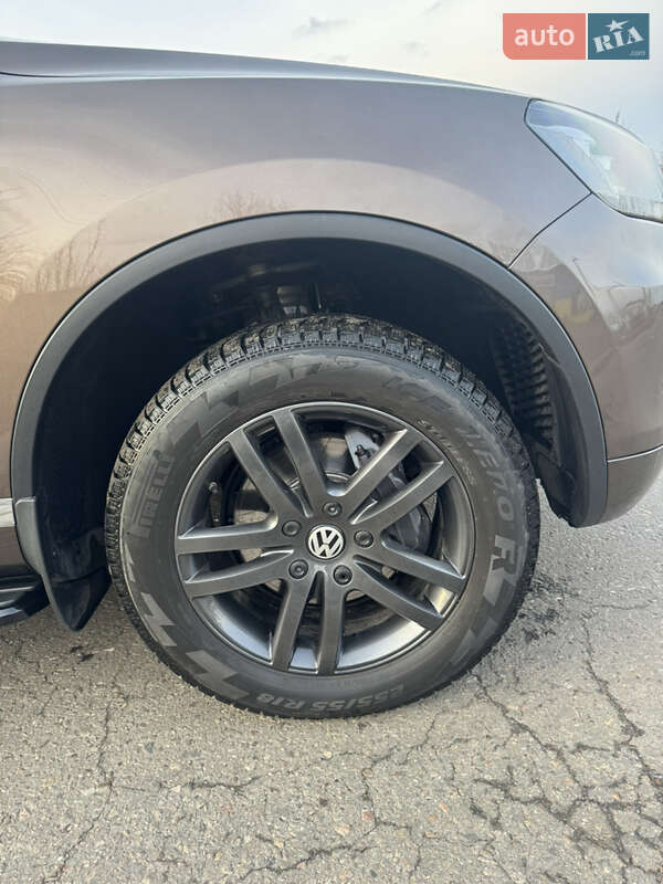 Внедорожник / Кроссовер Volkswagen Touareg 2012 в Змиеве