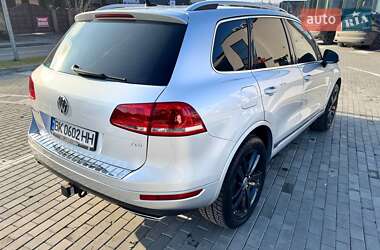 Позашляховик / Кросовер Volkswagen Touareg 2013 в Рівному