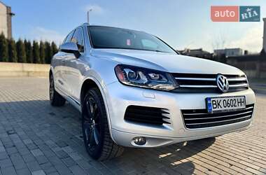 Позашляховик / Кросовер Volkswagen Touareg 2013 в Рівному