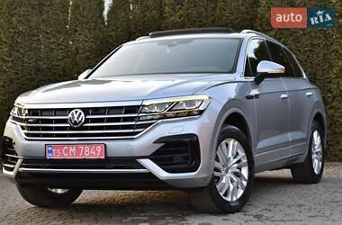 Позашляховик / Кросовер Volkswagen Touareg 2019 в Рівному