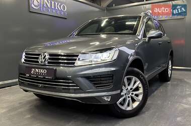 Позашляховик / Кросовер Volkswagen Touareg 2015 в Києві