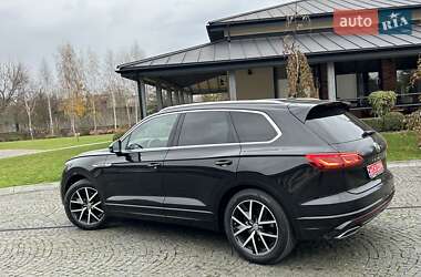 Позашляховик / Кросовер Volkswagen Touareg 2018 в Львові