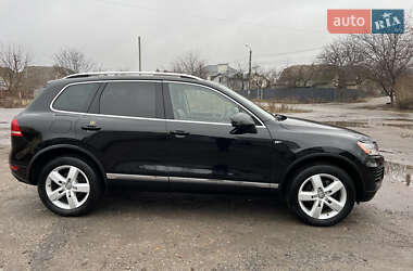 Внедорожник / Кроссовер Volkswagen Touareg 2011 в Киеве