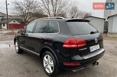 Внедорожник / Кроссовер Volkswagen Touareg 2011 в Киеве