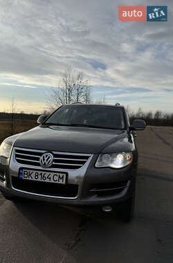 Позашляховик / Кросовер Volkswagen Touareg 2007 в Зарічному