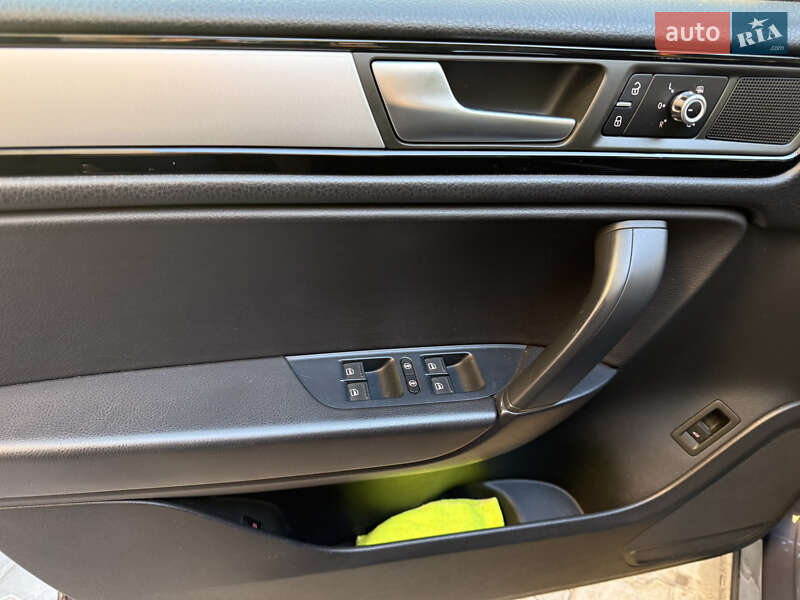 Внедорожник / Кроссовер Volkswagen Touareg 2010 в Тернополе