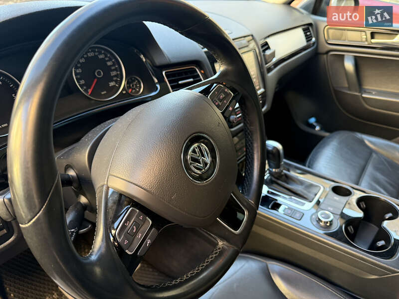 Внедорожник / Кроссовер Volkswagen Touareg 2010 в Тернополе