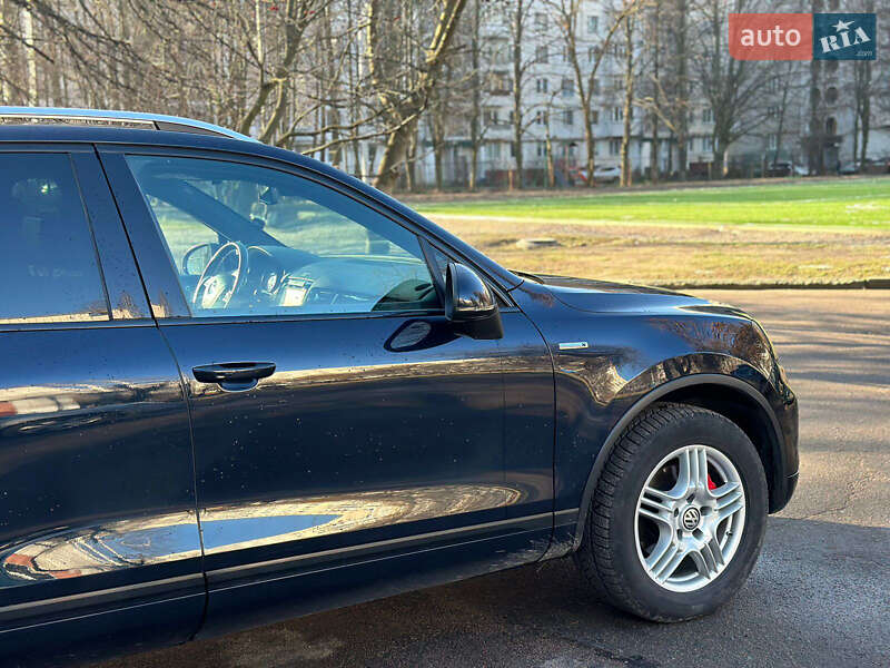 Внедорожник / Кроссовер Volkswagen Touareg 2014 в Житомире