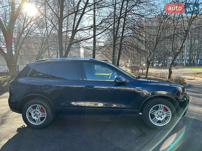 Внедорожник / Кроссовер Volkswagen Touareg 2014 в Житомире