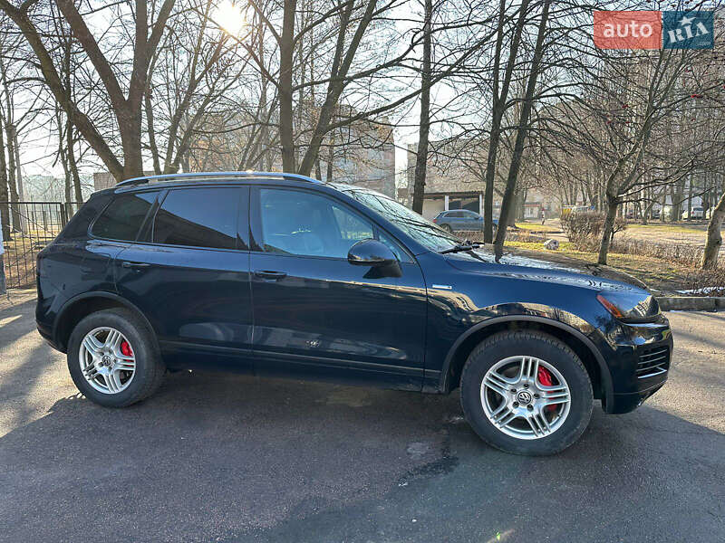 Внедорожник / Кроссовер Volkswagen Touareg 2014 в Житомире