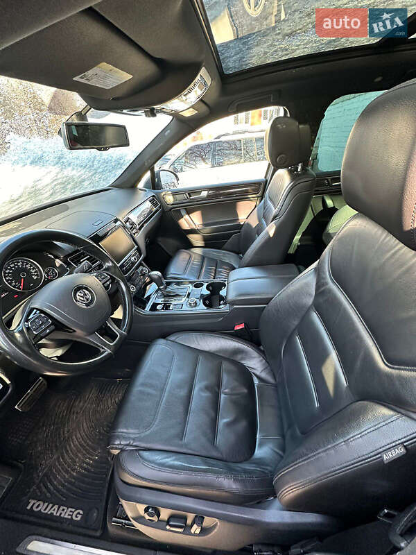 Внедорожник / Кроссовер Volkswagen Touareg 2014 в Житомире