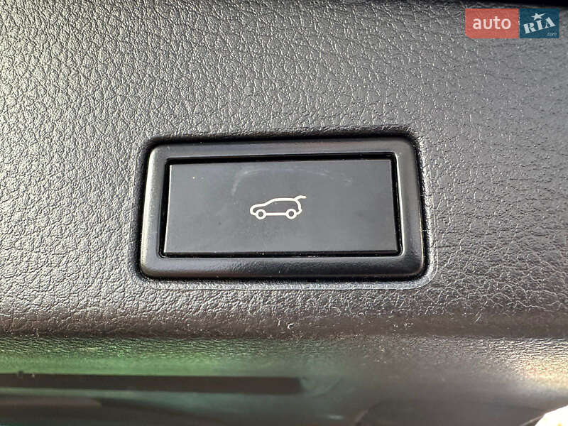 Внедорожник / Кроссовер Volkswagen Touareg 2014 в Житомире