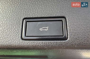Внедорожник / Кроссовер Volkswagen Touareg 2014 в 