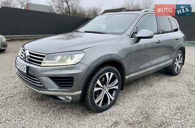 Позашляховик / Кросовер Volkswagen Touareg 2016 в Сумах