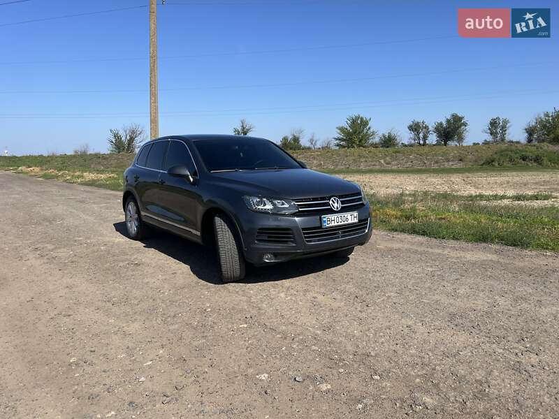 Позашляховик / Кросовер Volkswagen Touareg 2011 в Татарбунарах