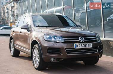 Внедорожник / Кроссовер Volkswagen Touareg 2013 в Киеве