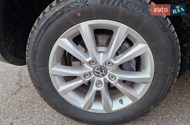 Внедорожник / Кроссовер Volkswagen Touareg 2015 в 