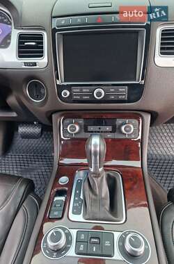 Внедорожник / Кроссовер Volkswagen Touareg 2015 в 
