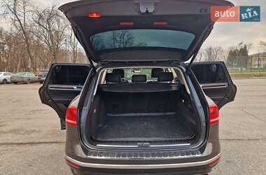 Внедорожник / Кроссовер Volkswagen Touareg 2015 в 