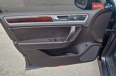 Внедорожник / Кроссовер Volkswagen Touareg 2015 в 