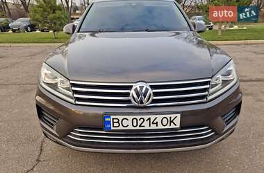 Внедорожник / Кроссовер Volkswagen Touareg 2015 в 
