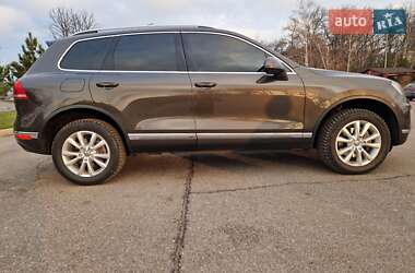 Внедорожник / Кроссовер Volkswagen Touareg 2015 в 