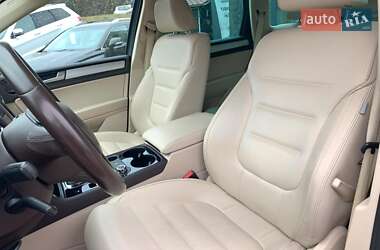 Внедорожник / Кроссовер Volkswagen Touareg 2012 в Виннице