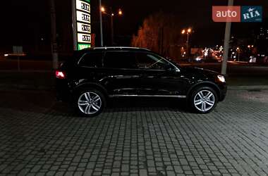 Внедорожник / Кроссовер Volkswagen Touareg 2013 в Львове