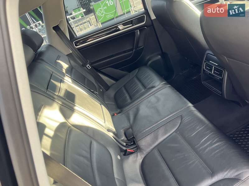 Внедорожник / Кроссовер Volkswagen Touareg 2011 в Стрые