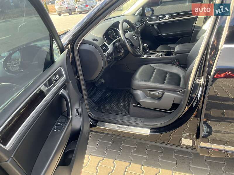 Внедорожник / Кроссовер Volkswagen Touareg 2011 в Стрые