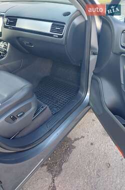Внедорожник / Кроссовер Volkswagen Touareg 2010 в 