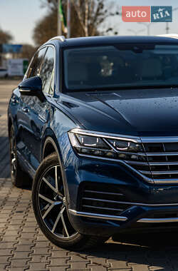 Внедорожник / Кроссовер Volkswagen Touareg 2018 в 