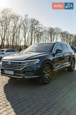 Внедорожник / Кроссовер Volkswagen Touareg 2018 в 
