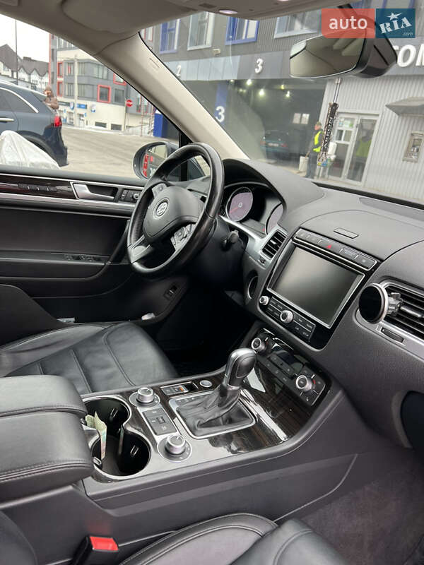 Внедорожник / Кроссовер Volkswagen Touareg 2017 в Тернополе