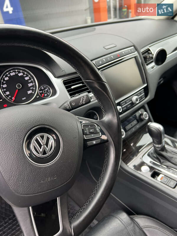 Внедорожник / Кроссовер Volkswagen Touareg 2017 в Тернополе